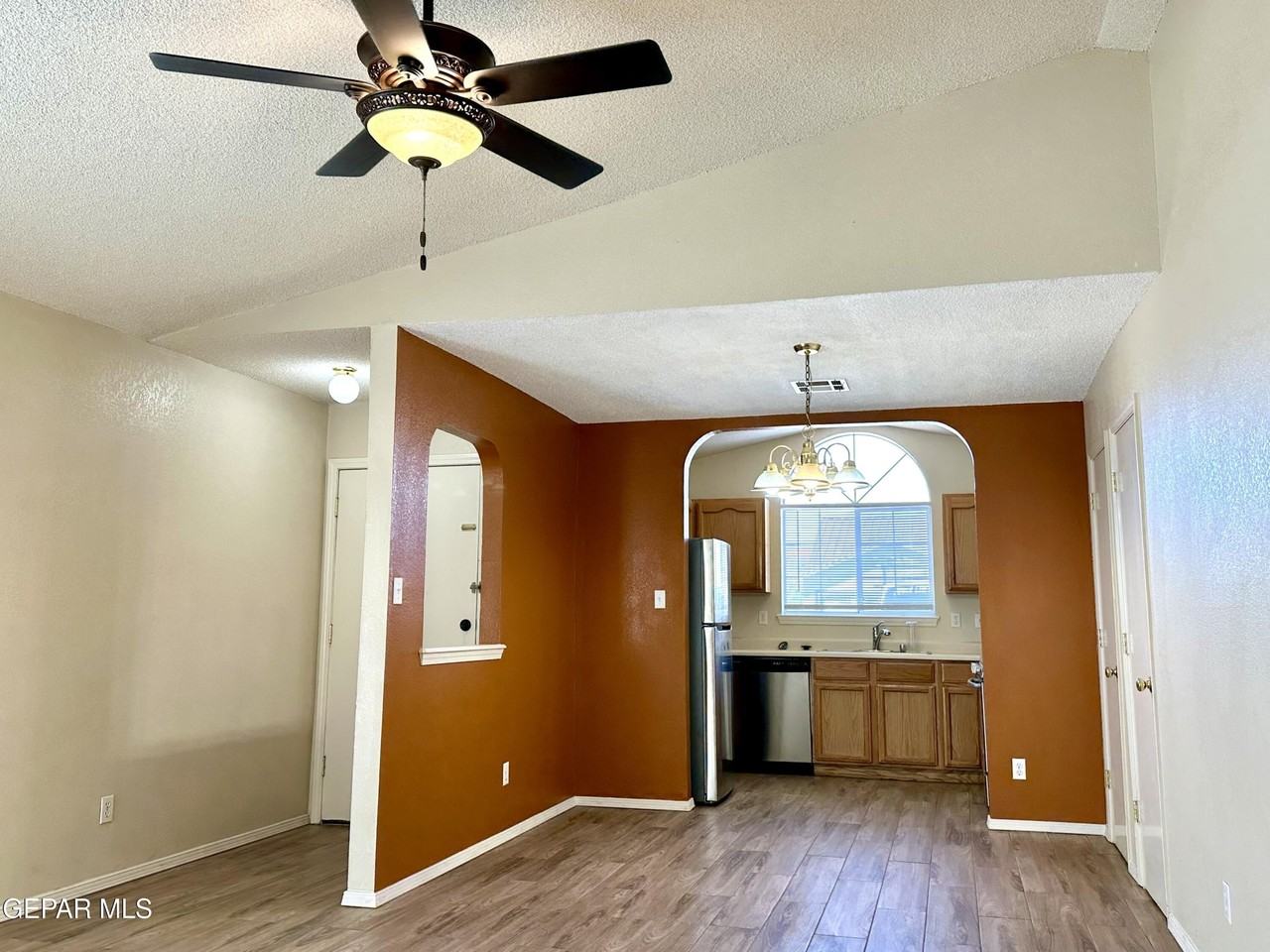 12408 Tierra Maria Court - Photo 5 of 35