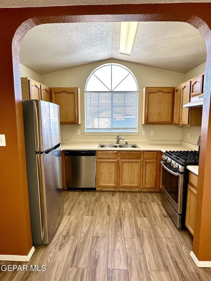 12408 Tierra Maria Court - Photo 7 of 35