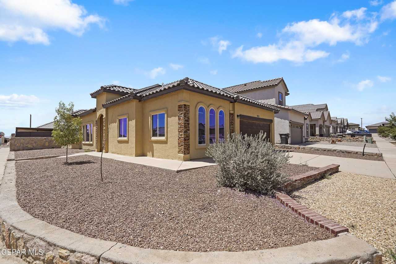 901 Betton Pl - Photo 2 of 22