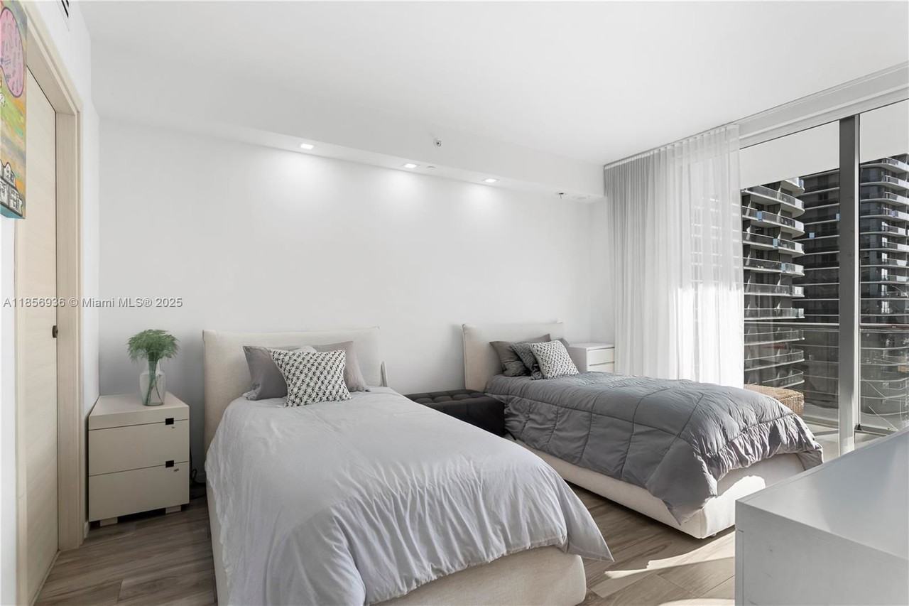 801 South Miami Avenue #3310 - Photo 5 of 8