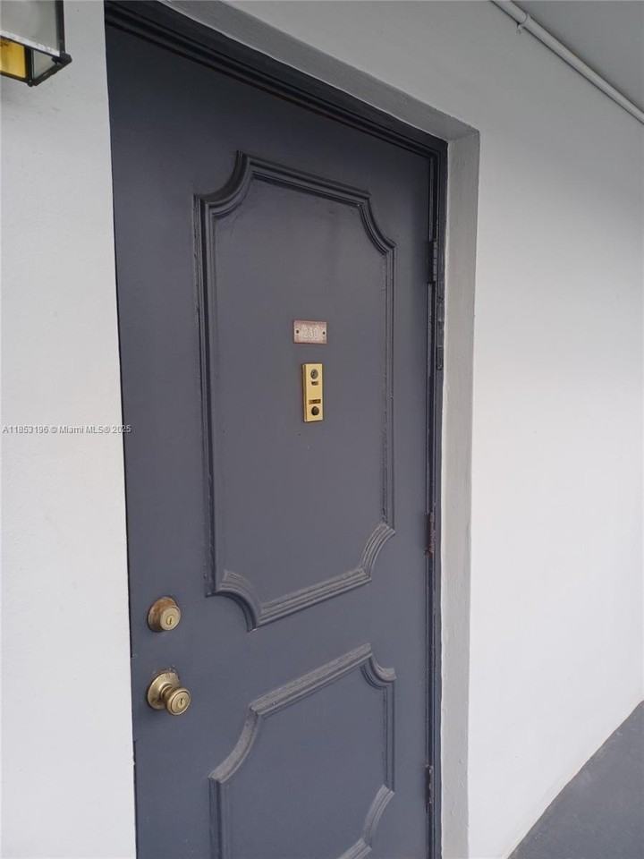 445 Ne 195th St #230 - Photo 2 of 9