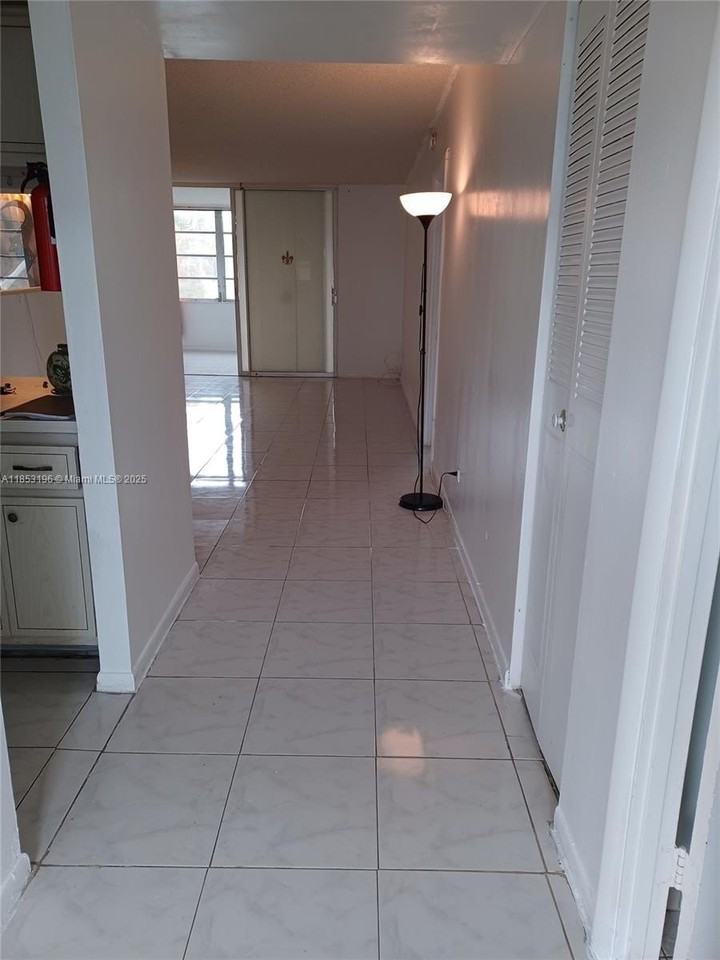 445 Ne 195th St #230 - Photo 3 of 9