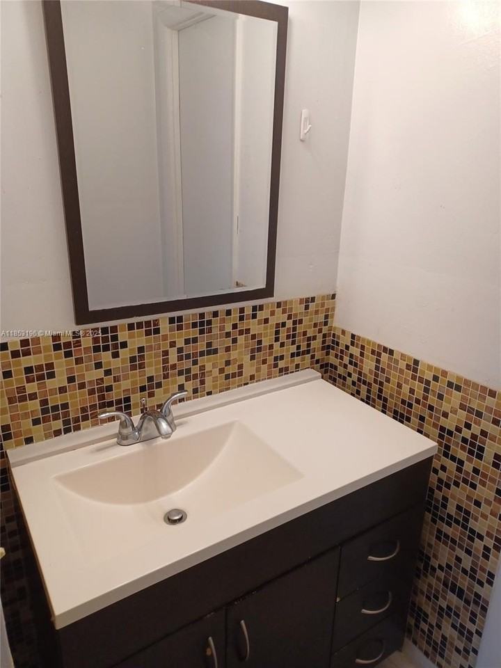 445 Ne 195th St #230 - Photo 6 of 9