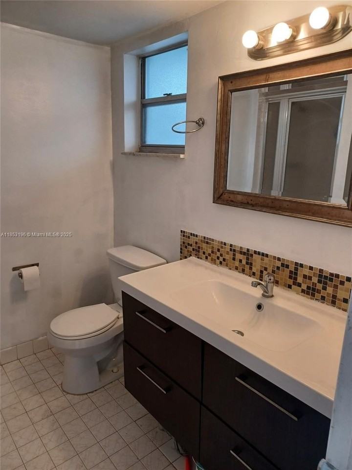 445 Ne 195th St #230 - Photo 7 of 9