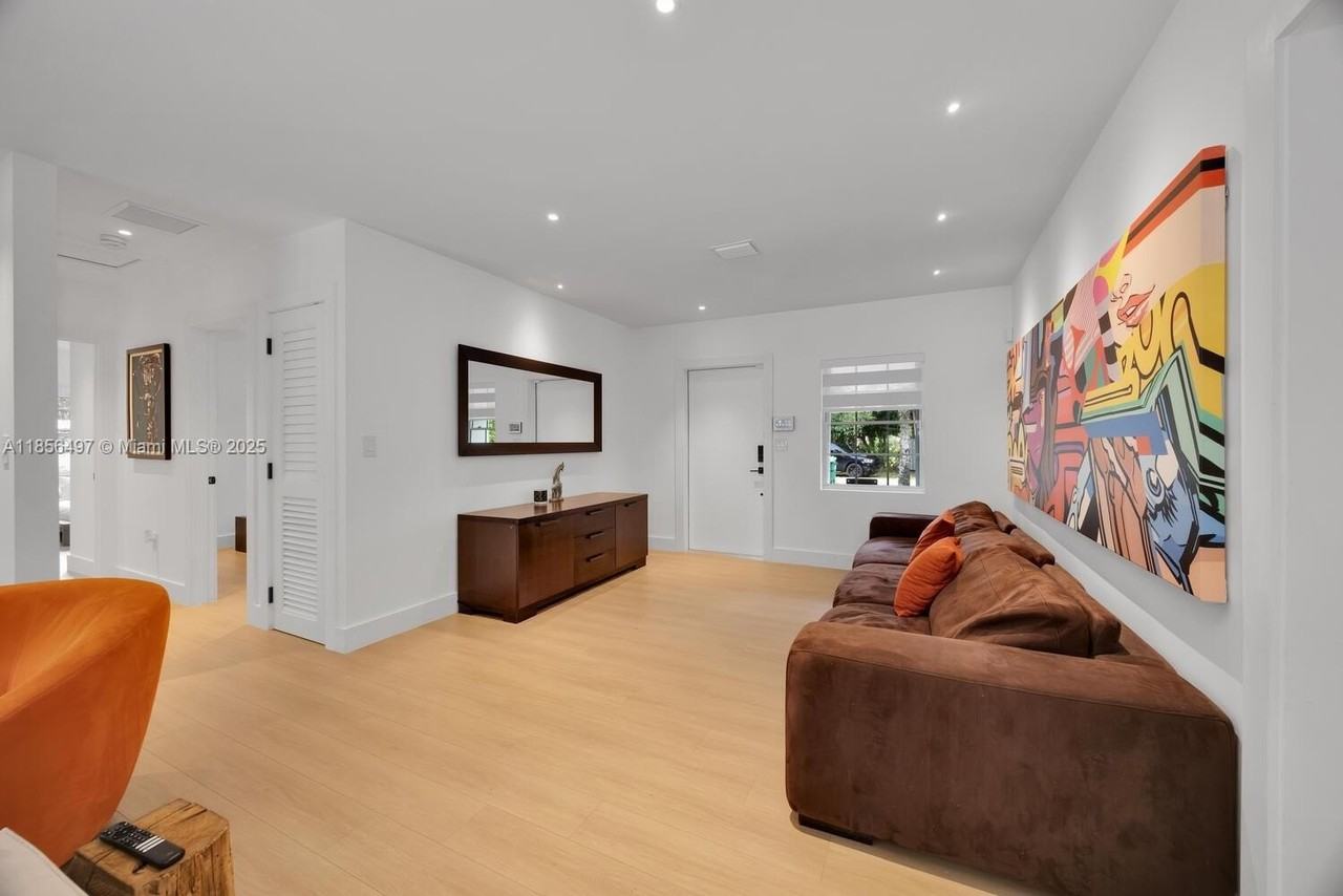 5827 Sw 69th Ct #5827 - Photo 3 of 18