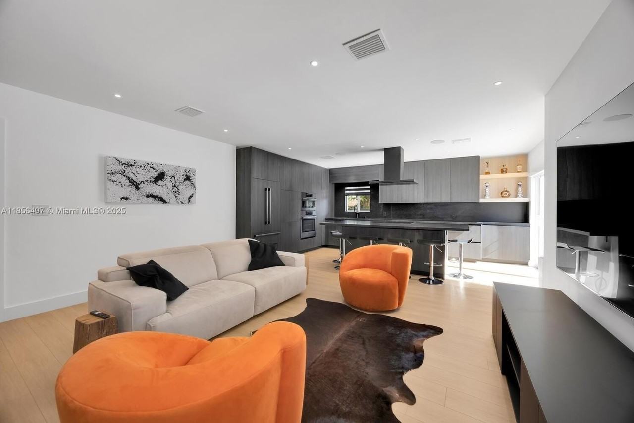 5827 Sw 69th Ct #5827 - Photo 4 of 18