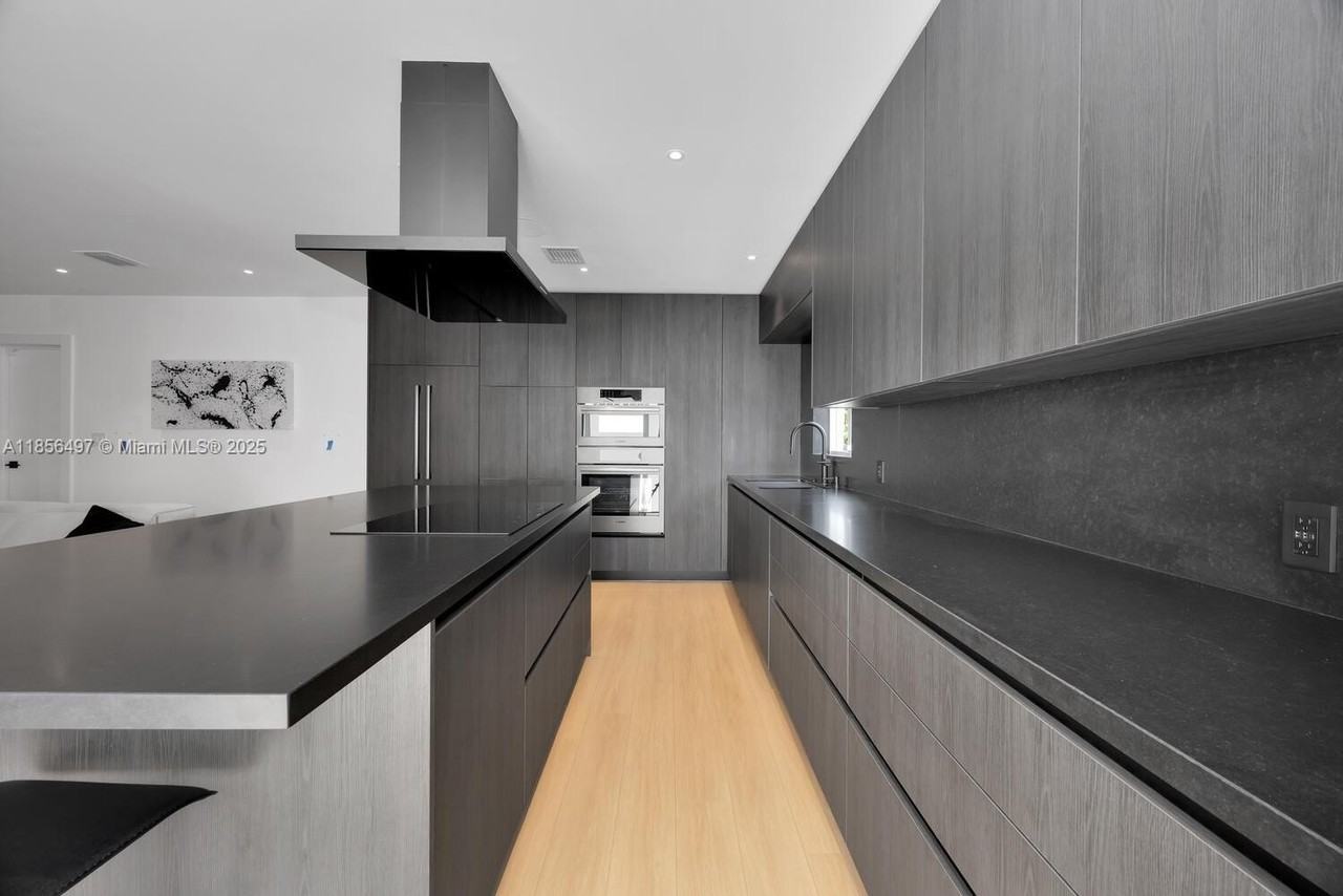 5827 Sw 69th Ct #5827 - Photo 6 of 18