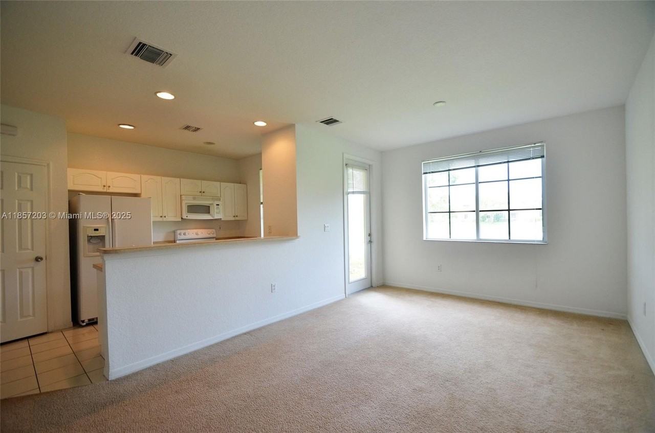 1958 Southwest 60th Terrace #1958 - Photo 4 of 24