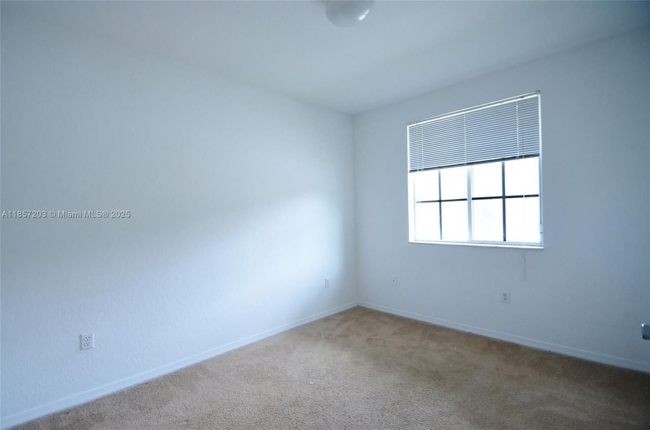 1958 Southwest 60th Terrace #1958 - Photo 5 of 24