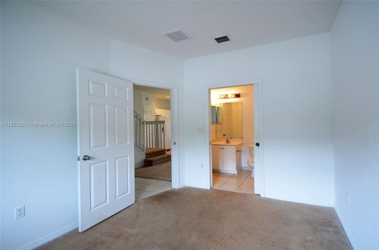 1958 Southwest 60th Terrace #1958 - Photo 6 of 24