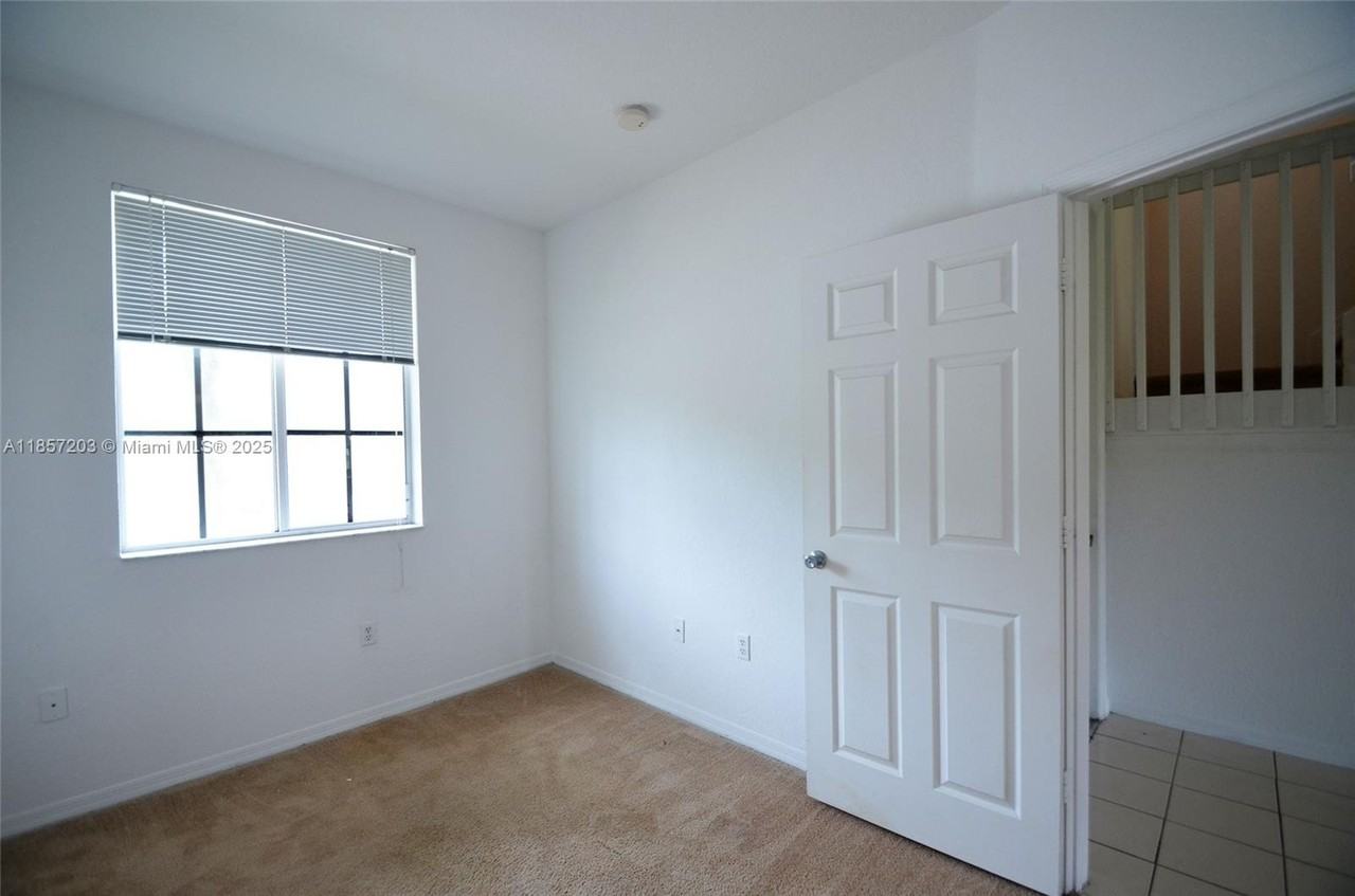 1958 Southwest 60th Terrace #1958 - Photo 7 of 24