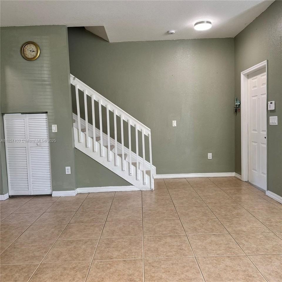 1855 Sw 89th Ter - Photo 3 of 28