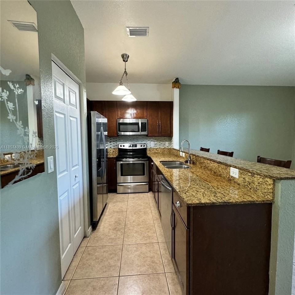 1855 Sw 89th Ter - Photo 6 of 28