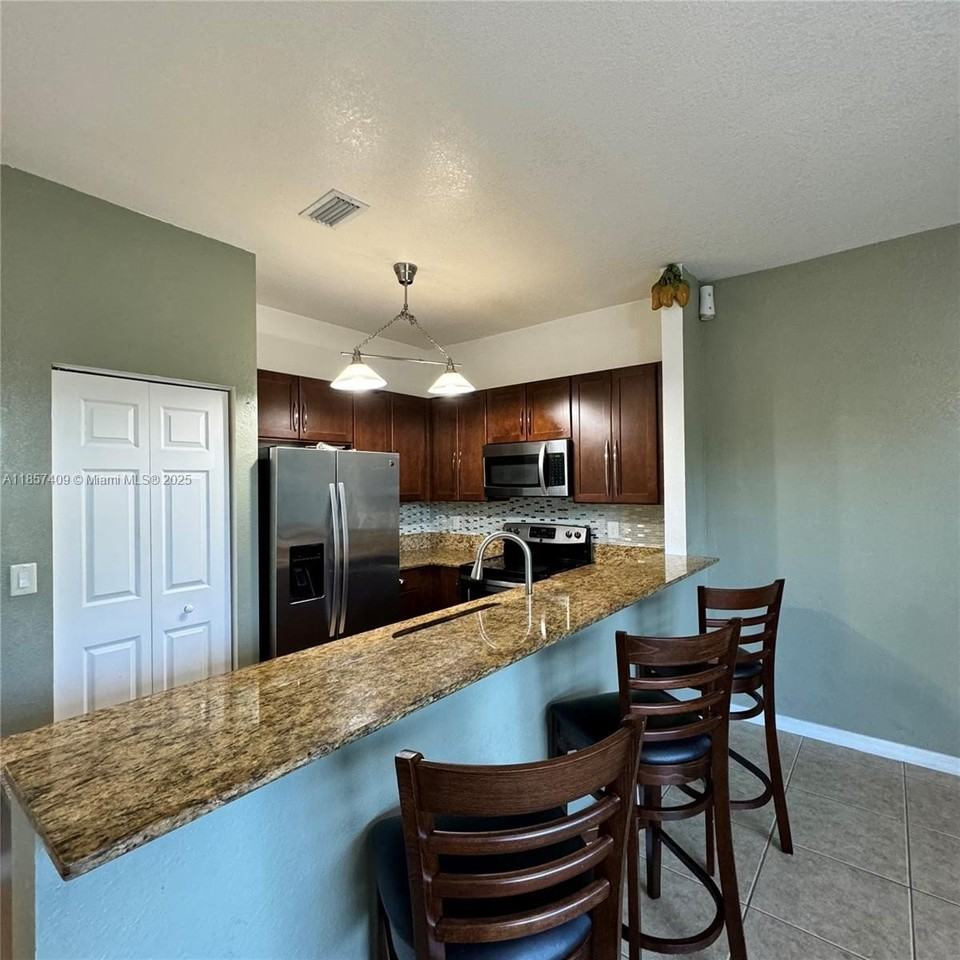 1855 Sw 89th Ter - Photo 7 of 28