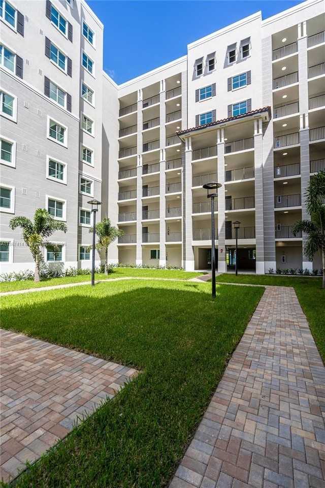 400 Nw 112th Ave #323 - Photo 5 of 25