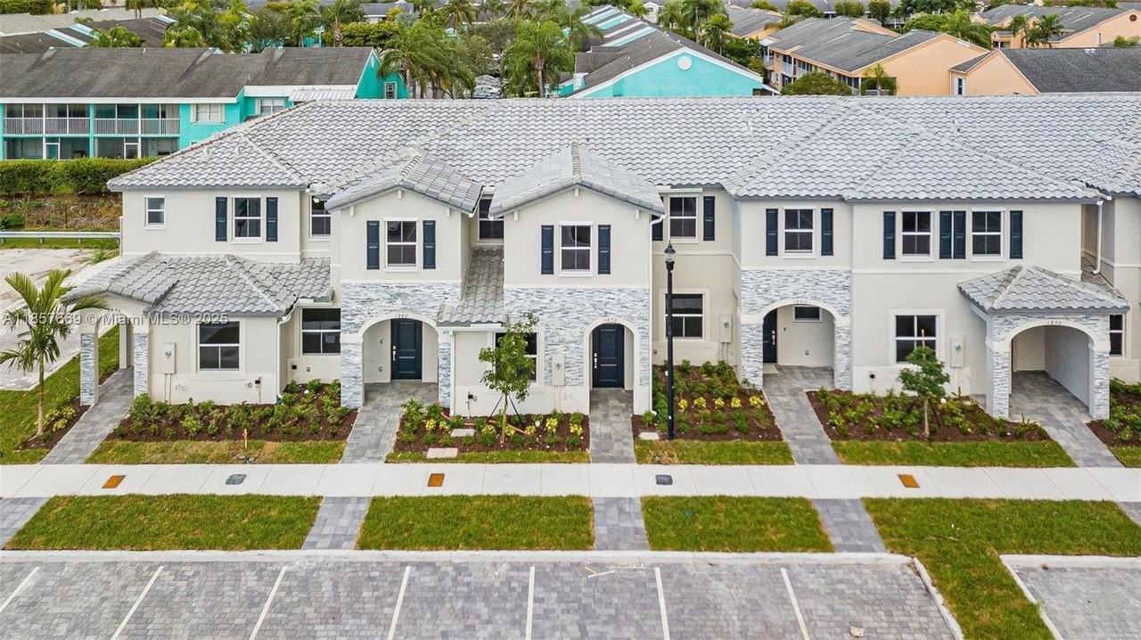 1870 Se 26th Ter - Photo 2 of 28