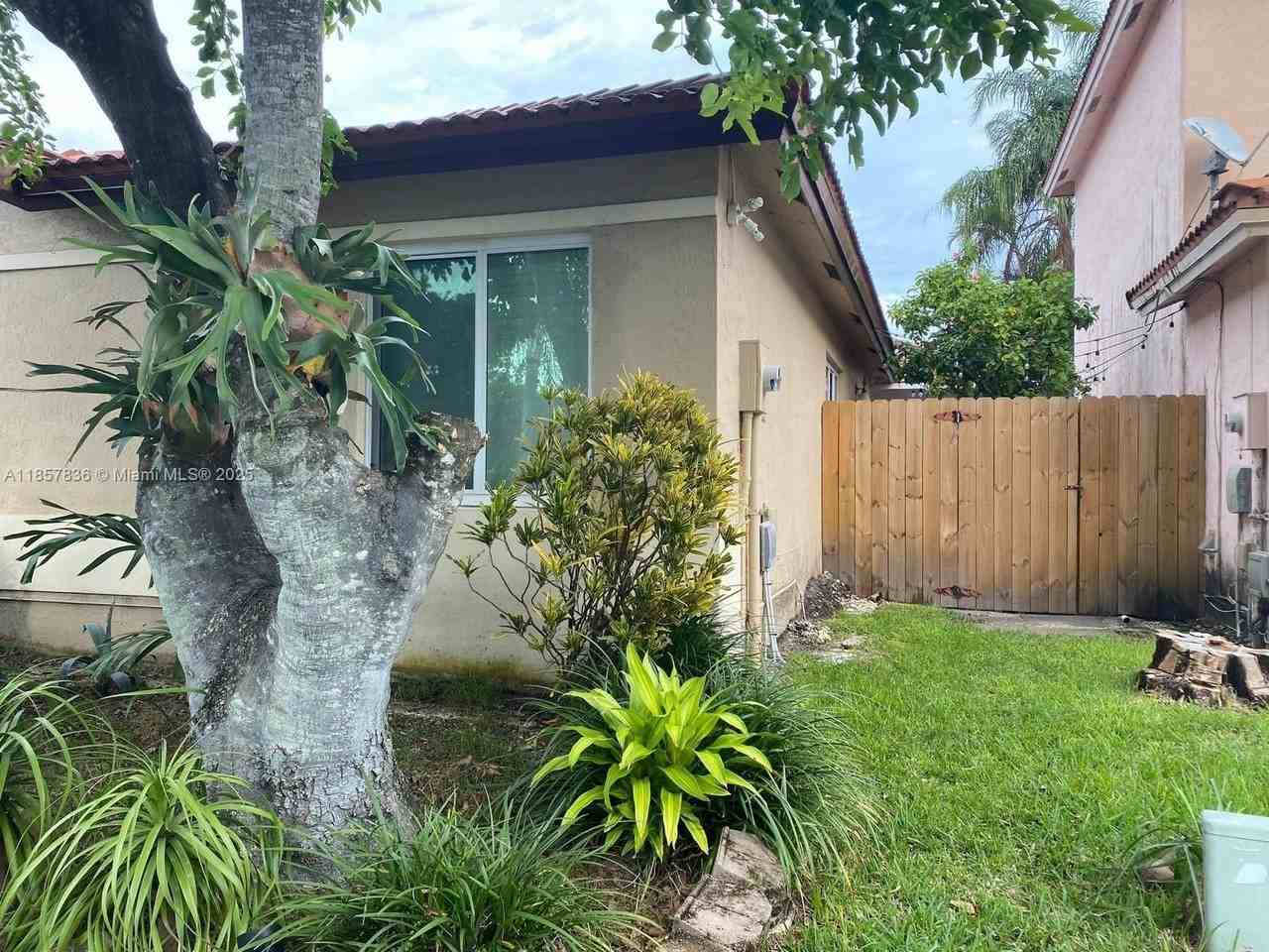 9051 Southwest 215th Terrace - Photo 3 of 23