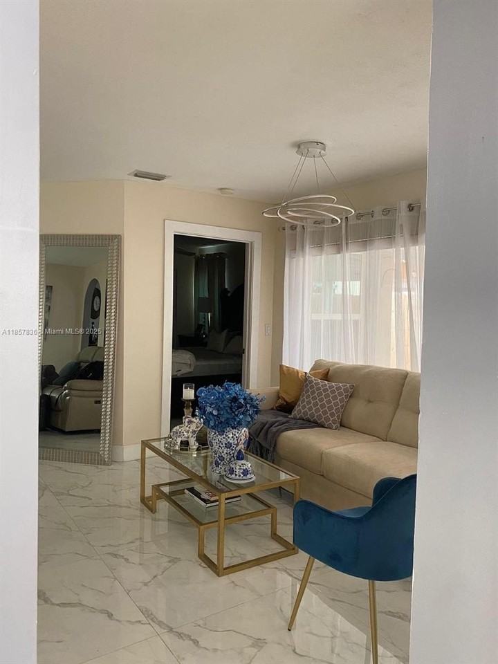 9051 Southwest 215th Terrace - Photo 5 of 23