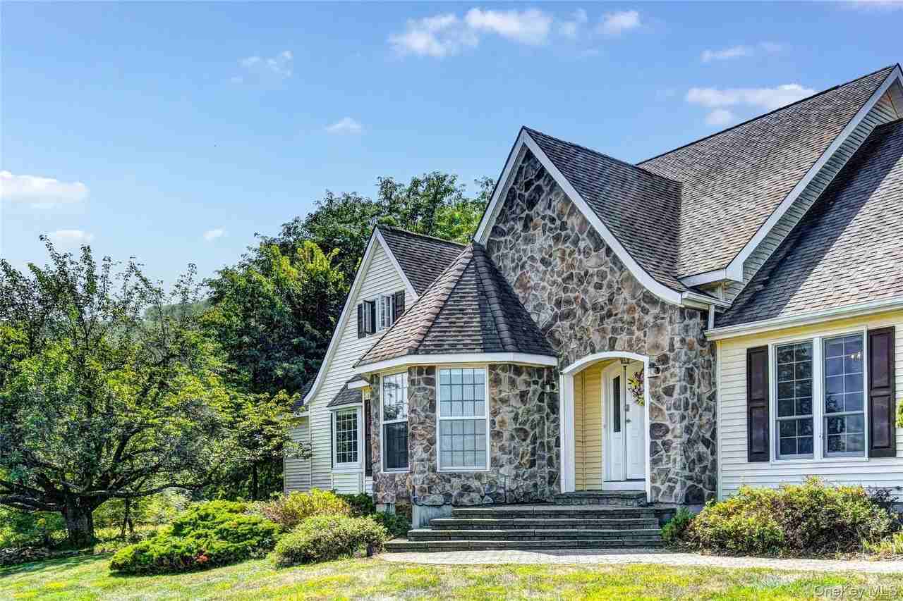 3 Lake View Dr - Photo 2 of 28