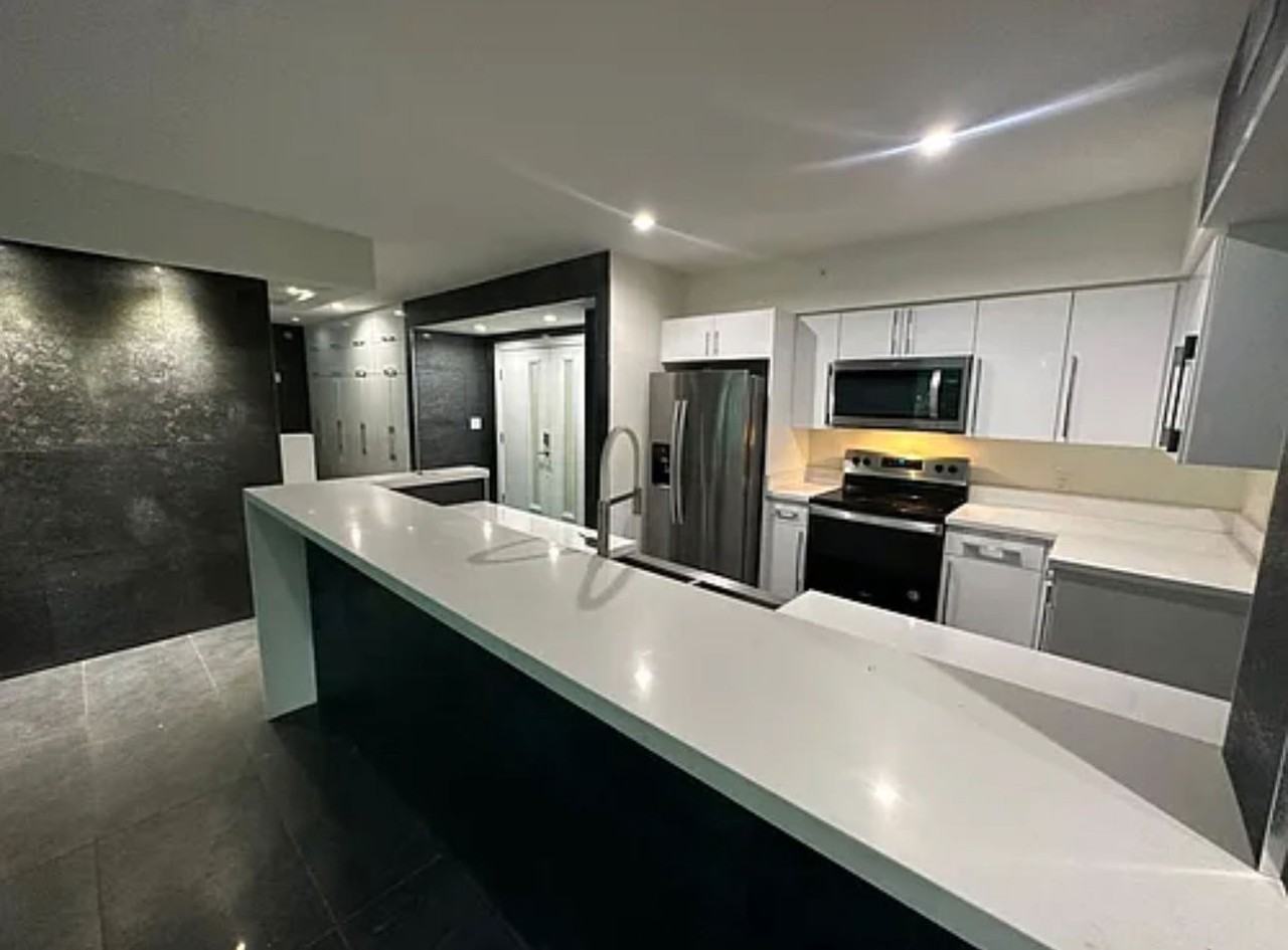 110 Sw 12th St #401 - Photo 3 of 8