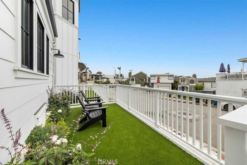 2406 Silverstrand Ave - Photo 3 of 19