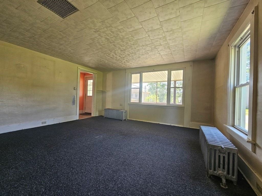 202 Nichols Street - Photo 4 of 16