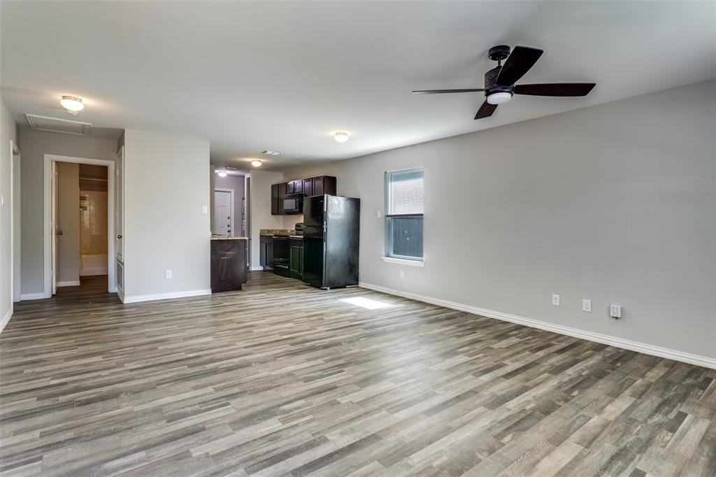 206 Royal St - Photo 4 of 14