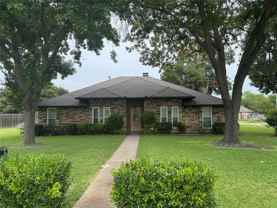 913 Lake Meadows Dr - Photo 1 of 1