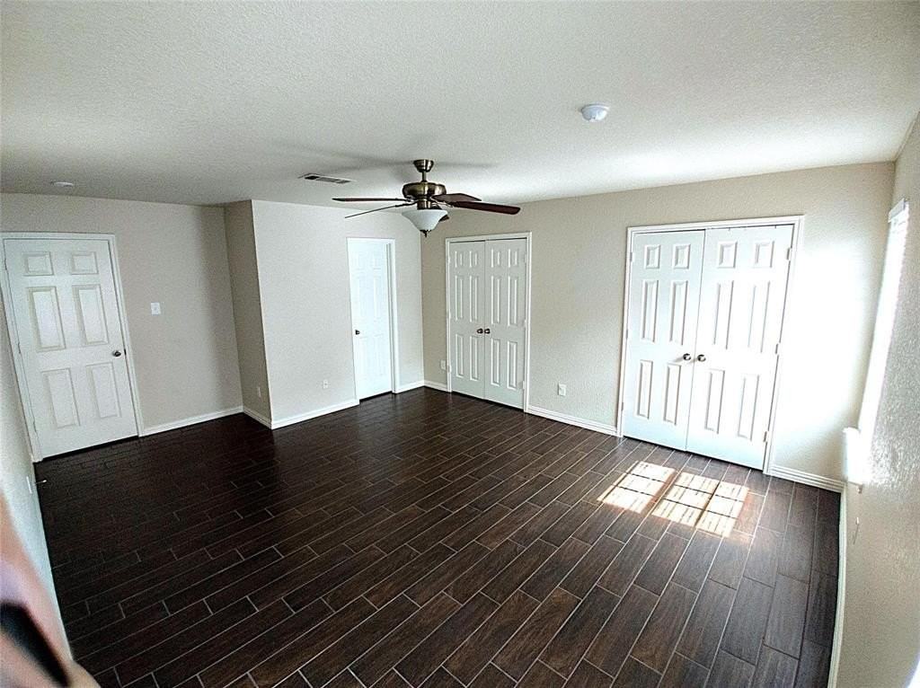 5213 Mirror Lake Dr - Photo 5 of 13