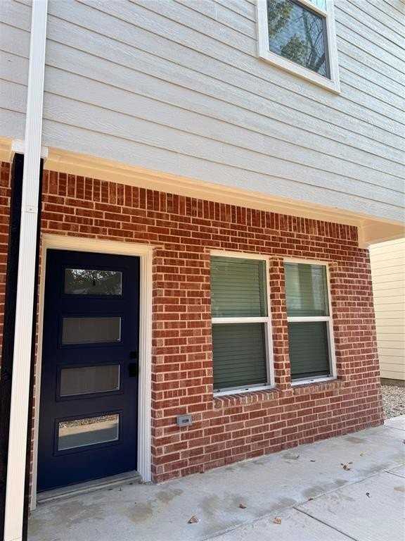 1505 Park St #B - Photo 3 of 25