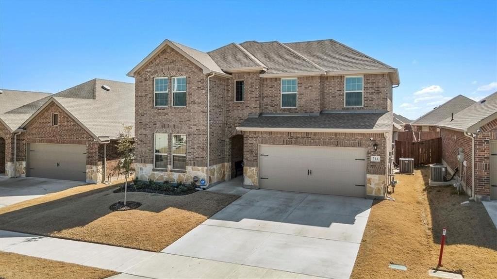 744 Lightheart Ln - Photo 2 of 40