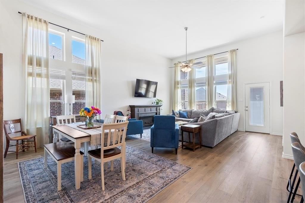 744 Lightheart Ln - Photo 4 of 40