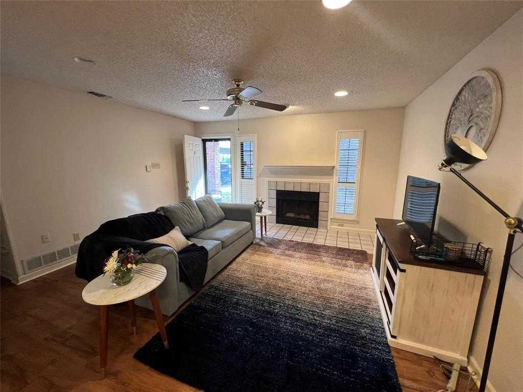 3129 Sappington Pl - Photo 4 of 15