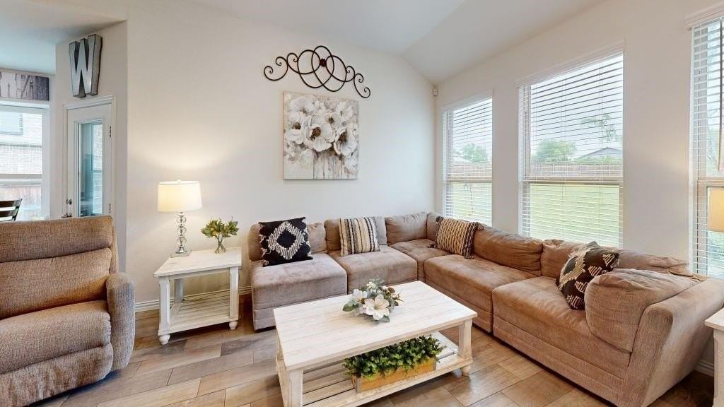 15521 Cademan Ct - Photo 4 of 40