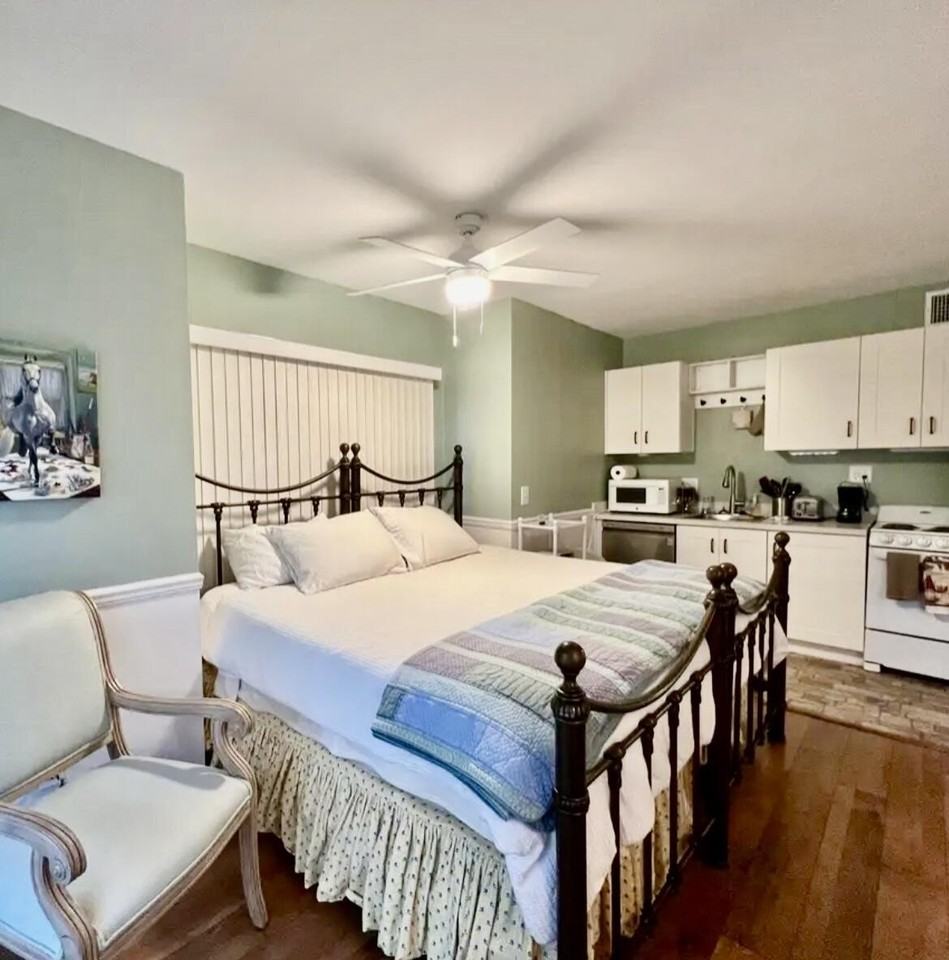 11863 Wimbledon Cir #435 - Photo 4 of 7