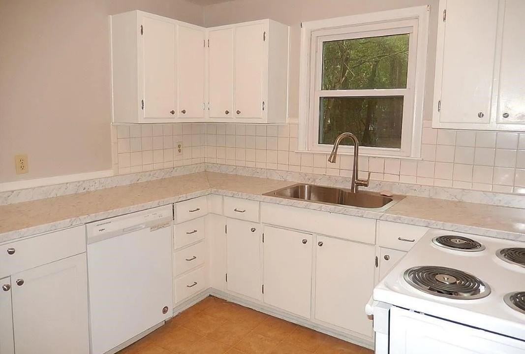 1641 Mayhew St - Photo 2 of 11