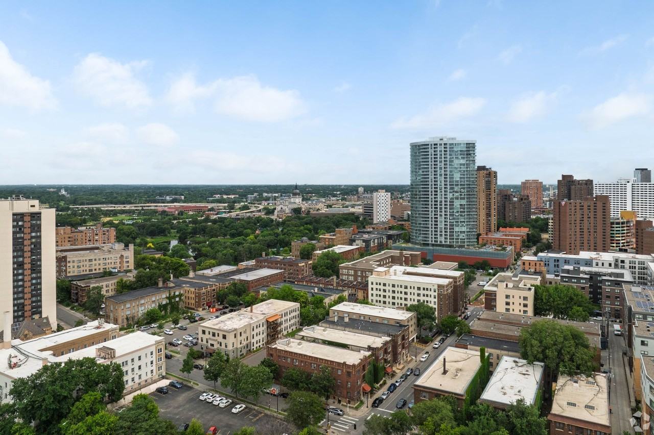 1524 LaSalle Ave - Photo 5 of 8