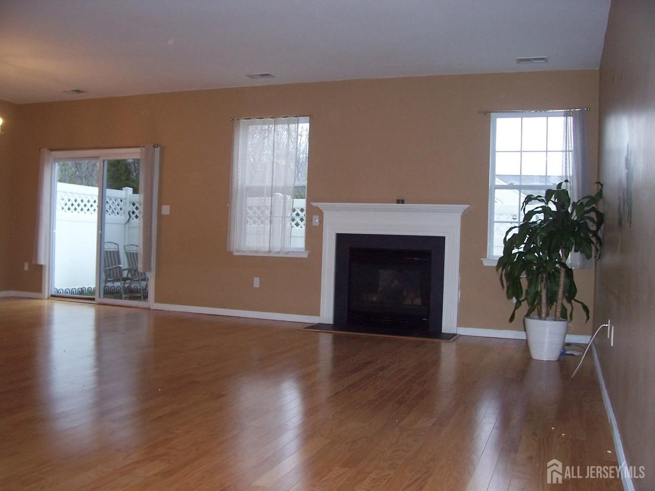 157 Valmore Ct - Photo 2 of 12