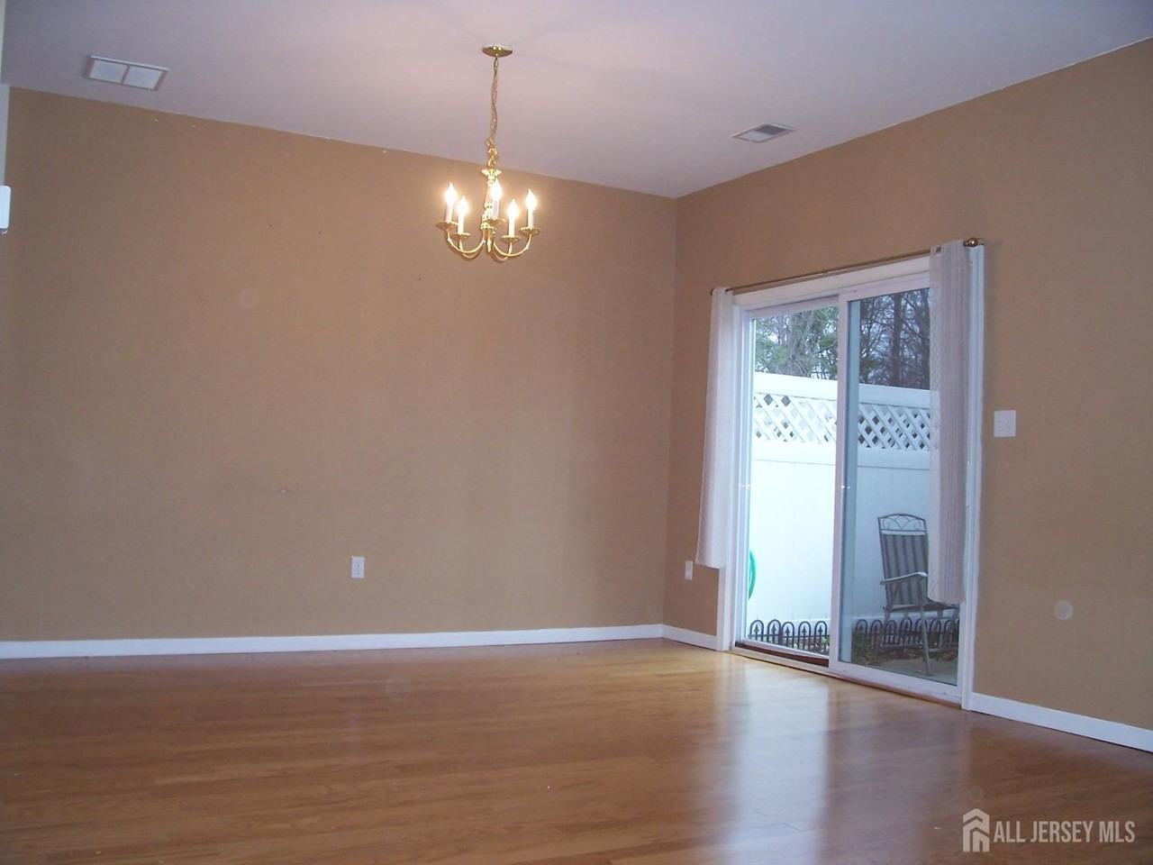 157 Valmore Ct - Photo 3 of 12