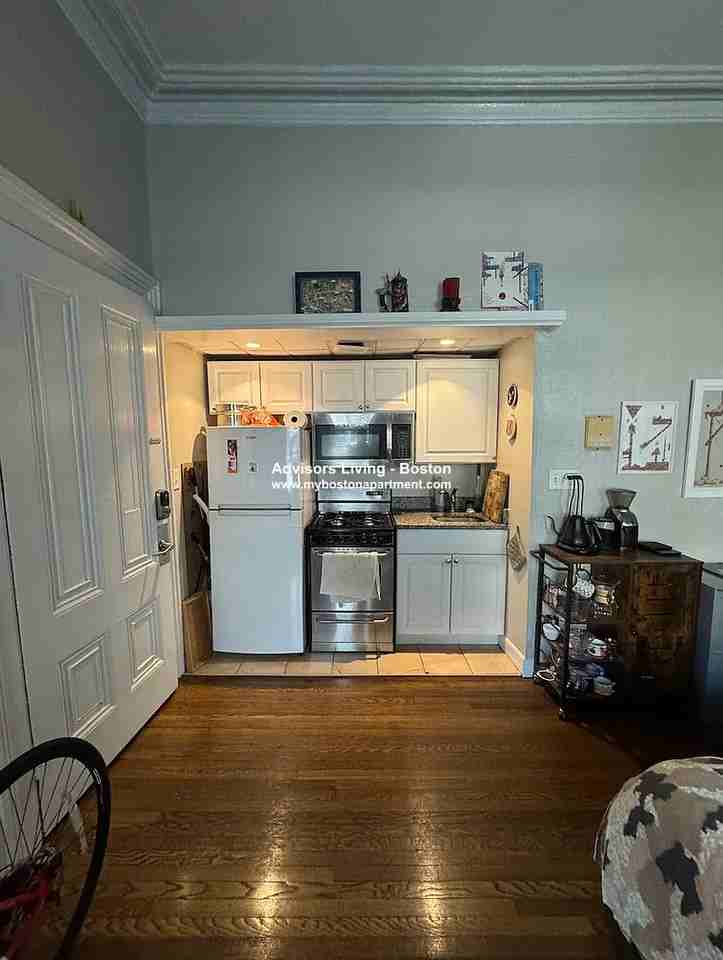 Charles St #6 - Photo 2 of 6