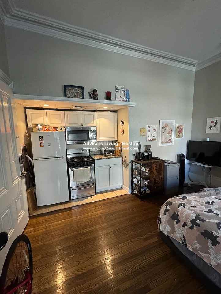 Charles St #6 - Photo 3 of 6