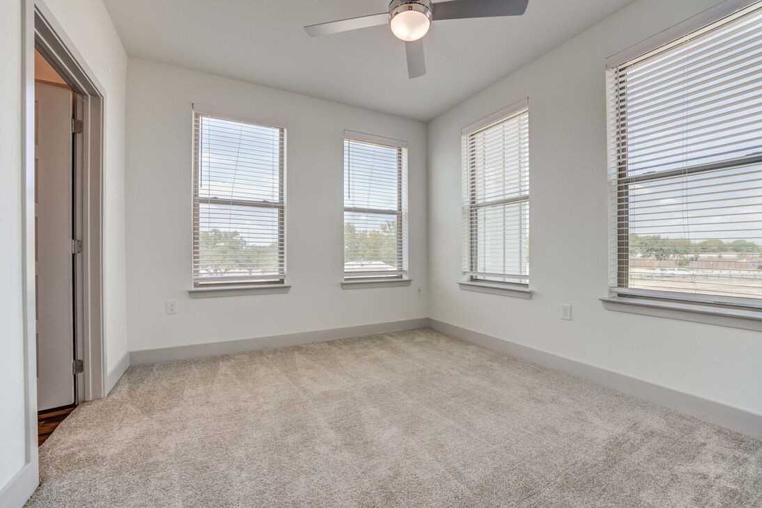 2601 N Austin Ave #03-326 - Photo 6 of 11