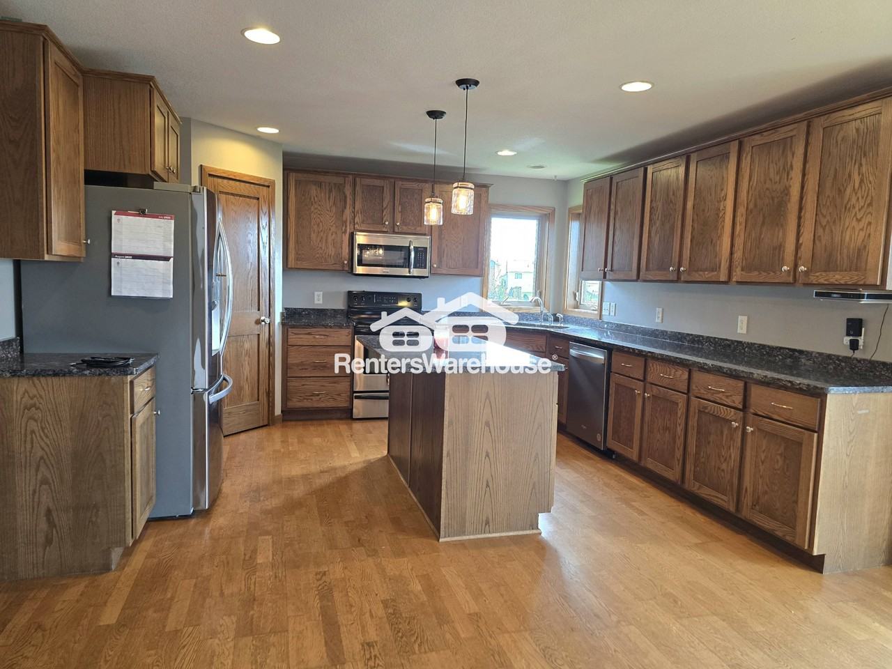 930 Aspen Cir - Photo 2 of 24