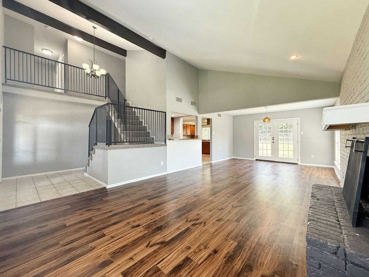 405 Peninsula Dr - Photo 3 of 41