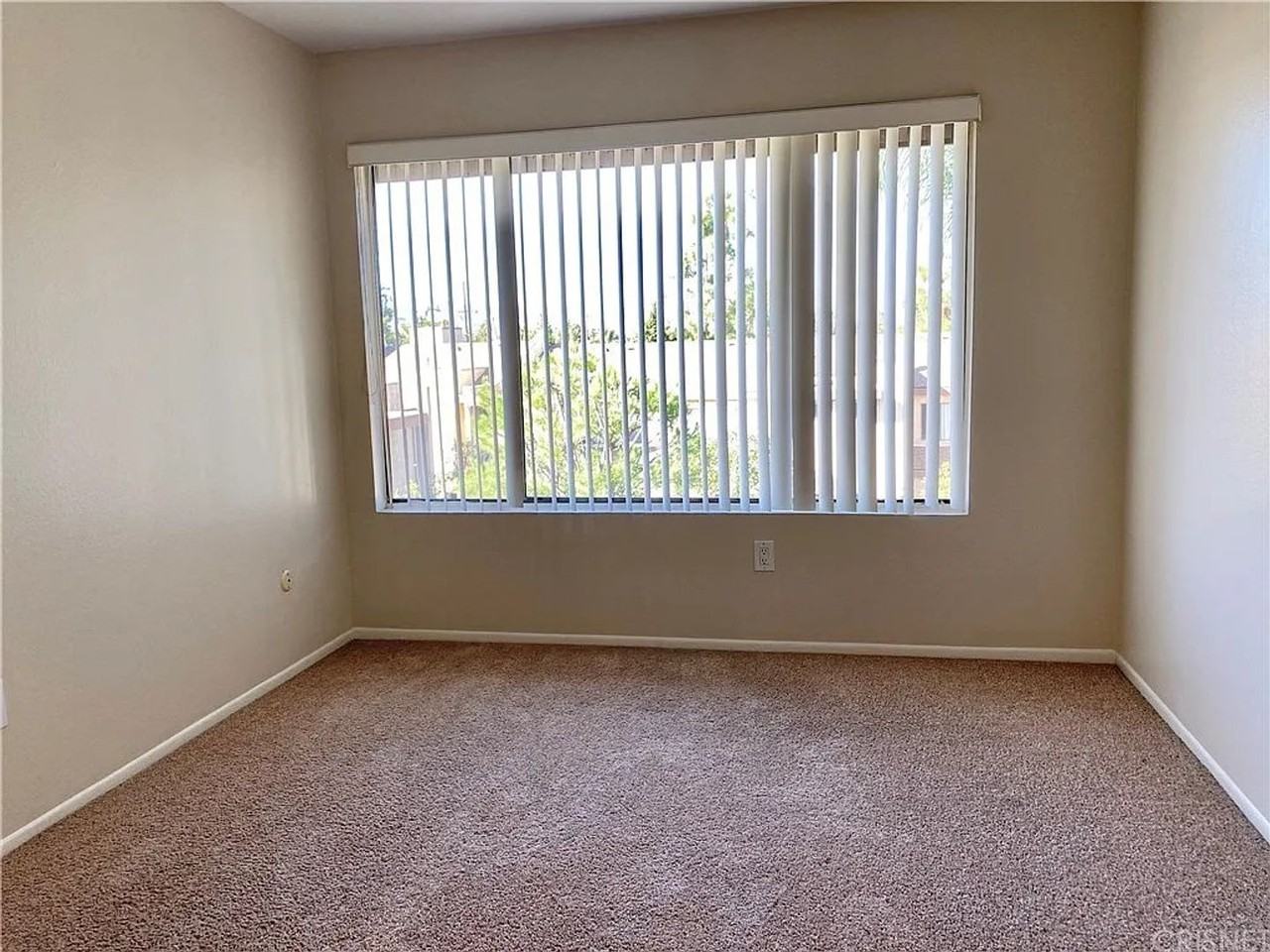 22038 Vanowen St - Photo 2 of 33