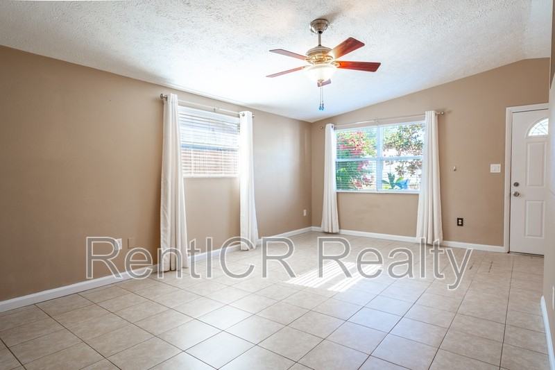 4202 Las Vegas Dr - Photo 2 of 11