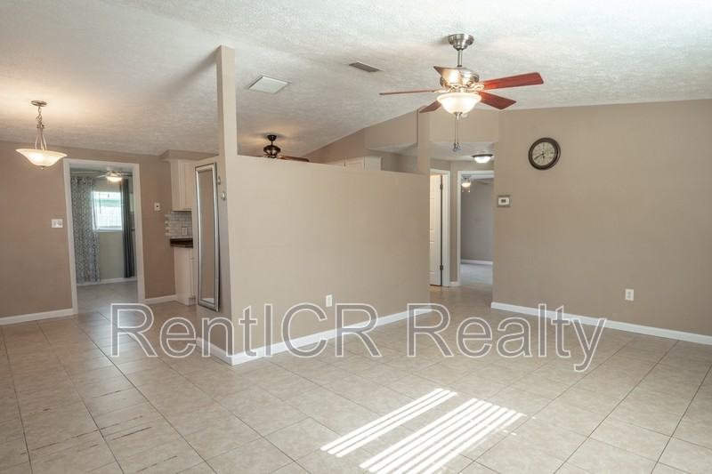 4202 Las Vegas Dr - Photo 3 of 11