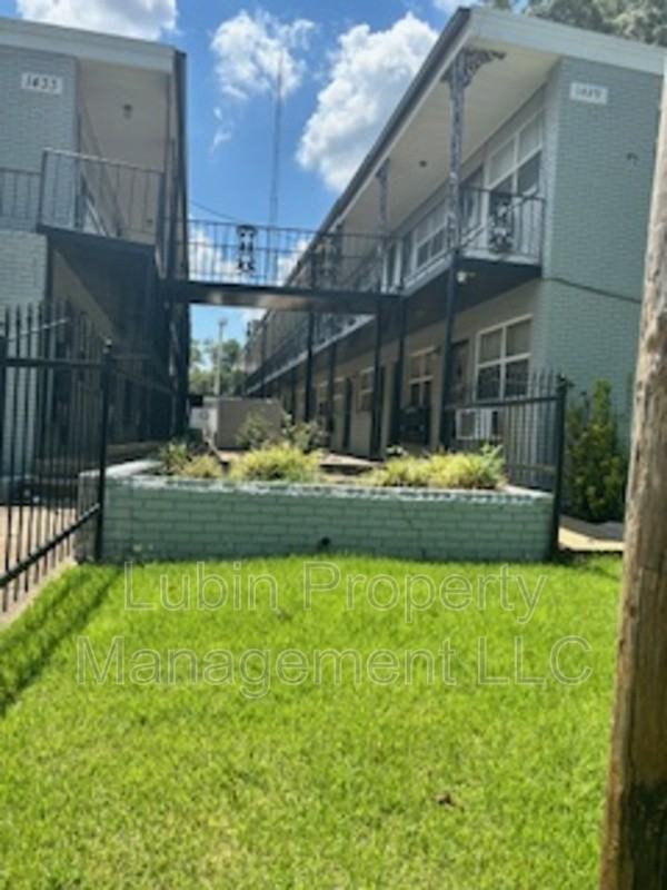 1429 Court Ave #5 - Photo 2 of 11