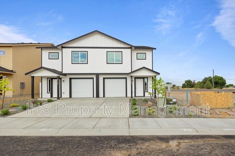 4732 W Quinault Pl #4732 - Photo 2 of 23