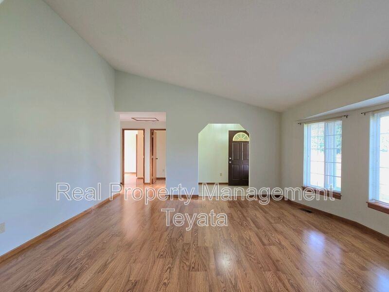 338 West King Tut Road - Photo 5 of 29